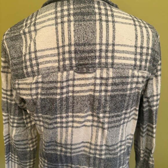 2/$20 American Eagle PL Plaid Shirt - Picture 5 of 6